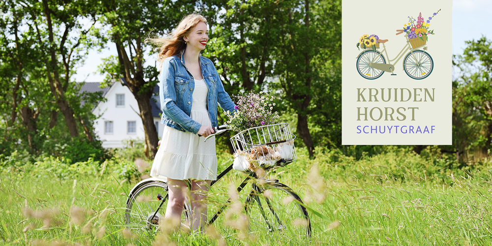 Buurtje - Kruidenhorst - Meisje met fiets in open veld
