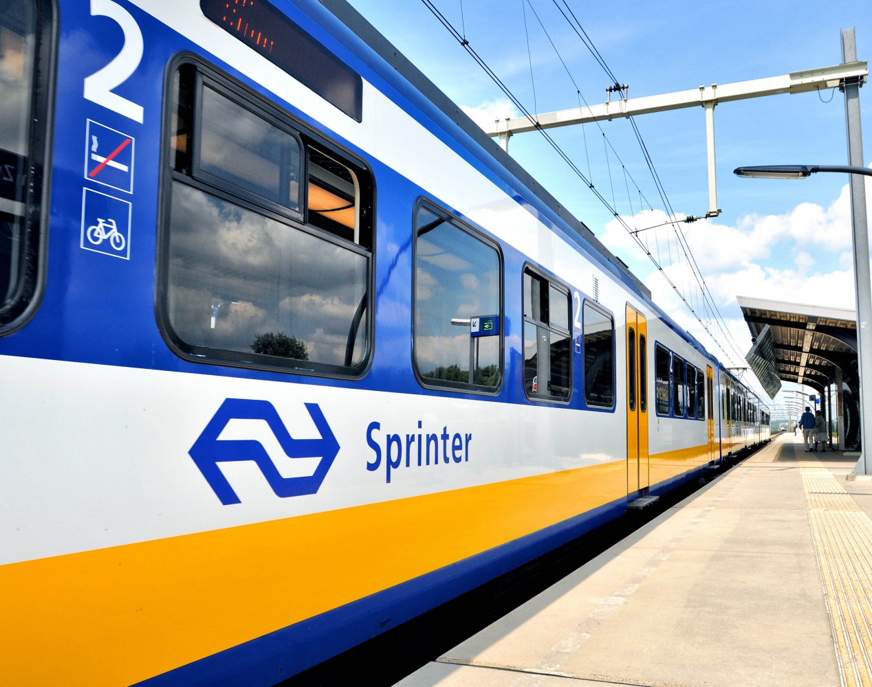 Sprinter trein in beeld - Station