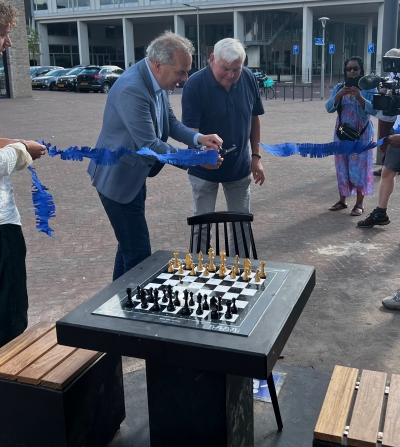 Foto opening schaaktafel Arnhem Zuid